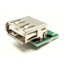 USB A naaras adapterikortti piirilevyllä piirilevyn voi kiinnittää laitteeseen