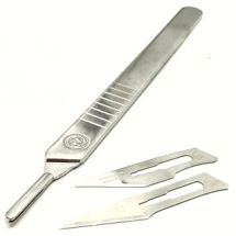 Kirurginveitsi nro 3 + 2 terää